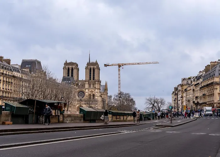 Hr Quai Augustins - Notre Dame Paris
