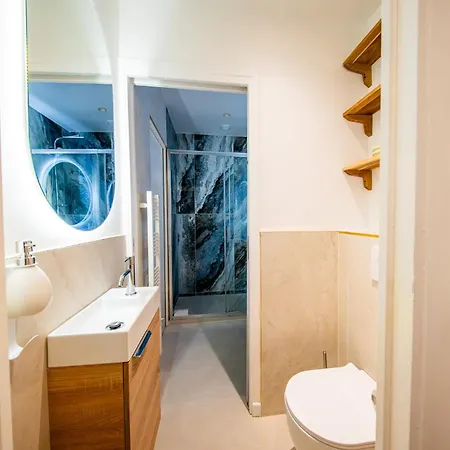 Hr Quai Augustins - Notre Dame Париж